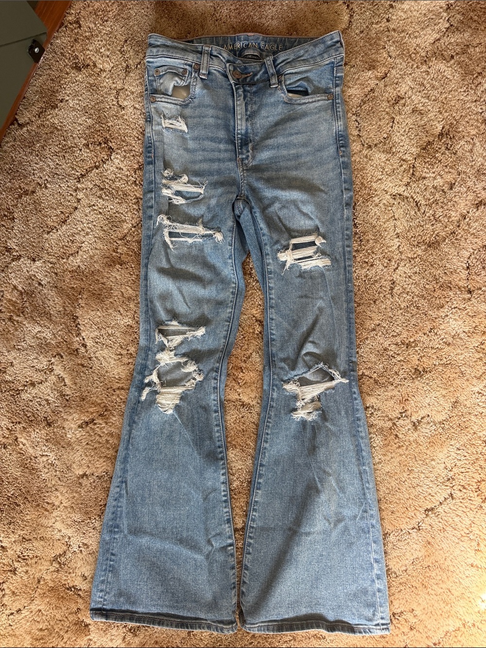 LIKE NEW American Eagle Super hi-rise flare jeans/Distressed